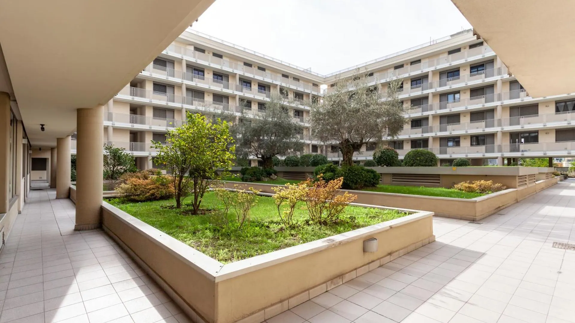 The Tropical Place Milan Apartment